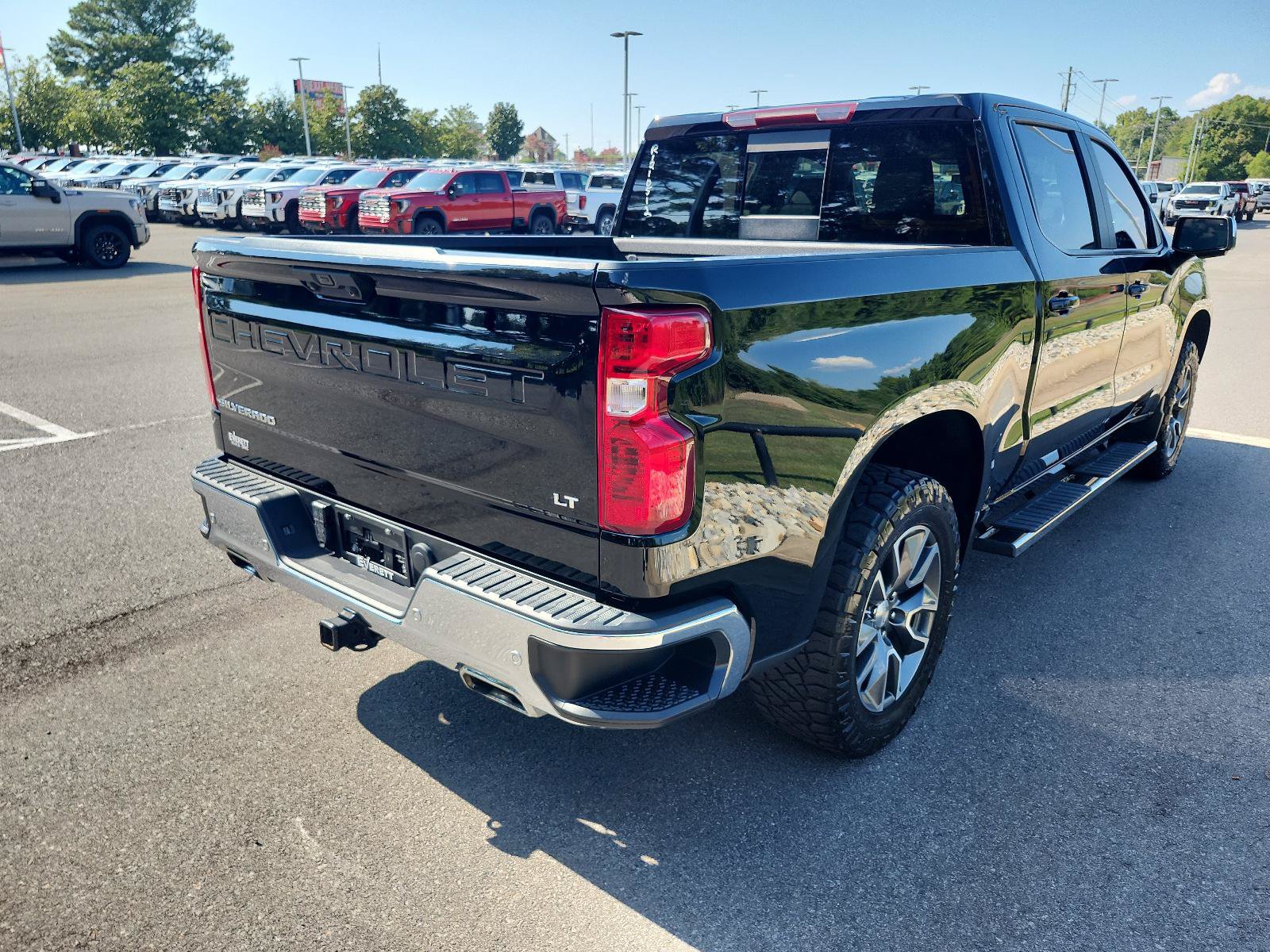 Used 2024 Chevrolet Silverado 1500 LT AWD/4WD image 3