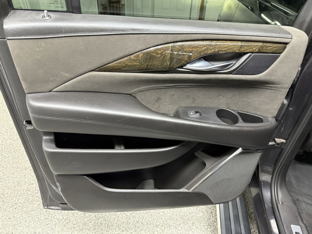Used 2016 Cadillac Escalade ESV Platinum image 31