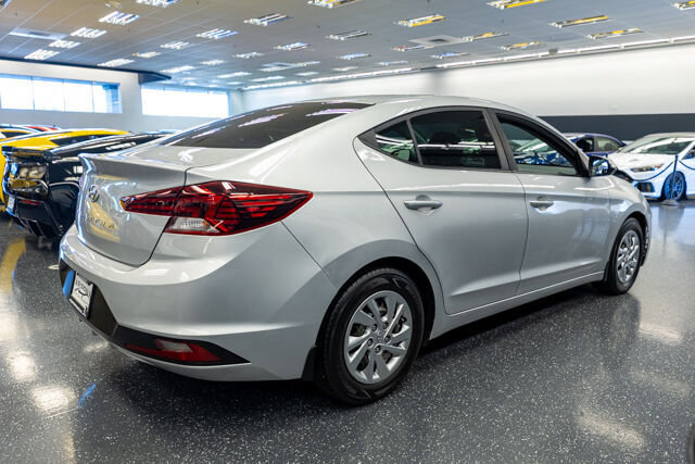 Used 2019 Hyundai Elantra SE w/ Winter Weather Package image 5