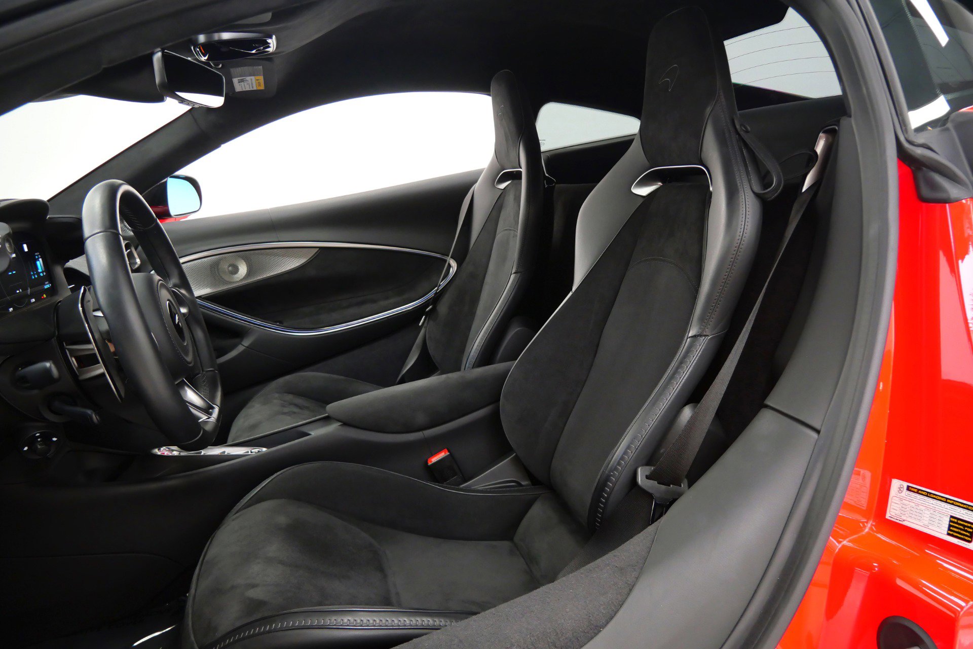 Used 2024 McLaren Artura image 23