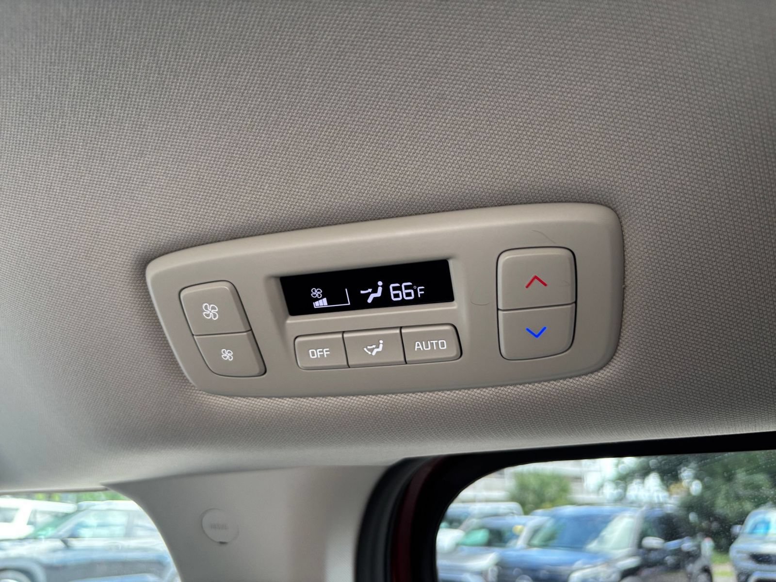 Used 2026 Kia Carnival FWD image 24