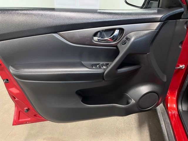 Used 2016 Nissan Rogue S image 20