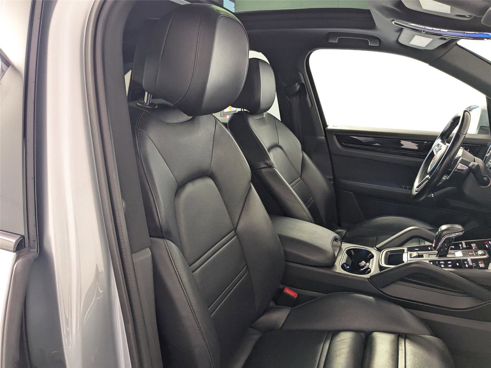 Used 2021 Porsche Cayenne image 25
