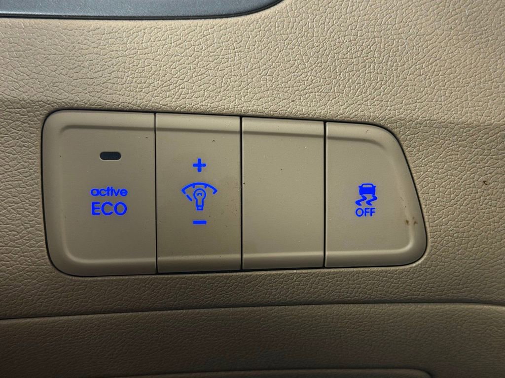 Used 2013 Hyundai Elantra GLS w/ Preferred Pkg image 15