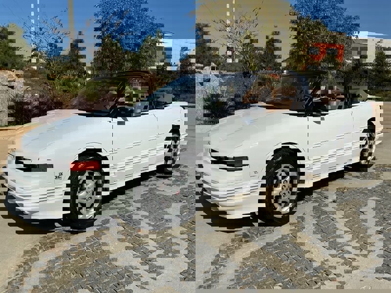 Used 1995 Oldsmobile Cutlass Supreme Convertible image 1