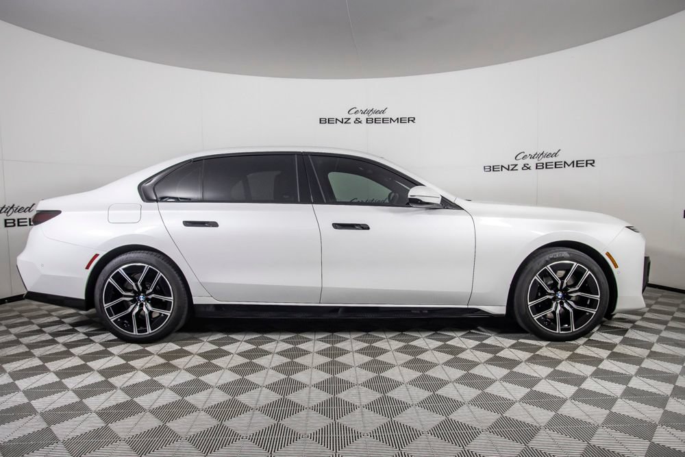 Used 2023 BMW 740i RWD image 3