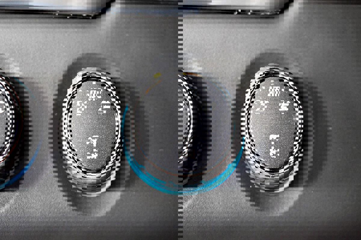 Used 2016 Chevrolet Suburban LTZ image 41