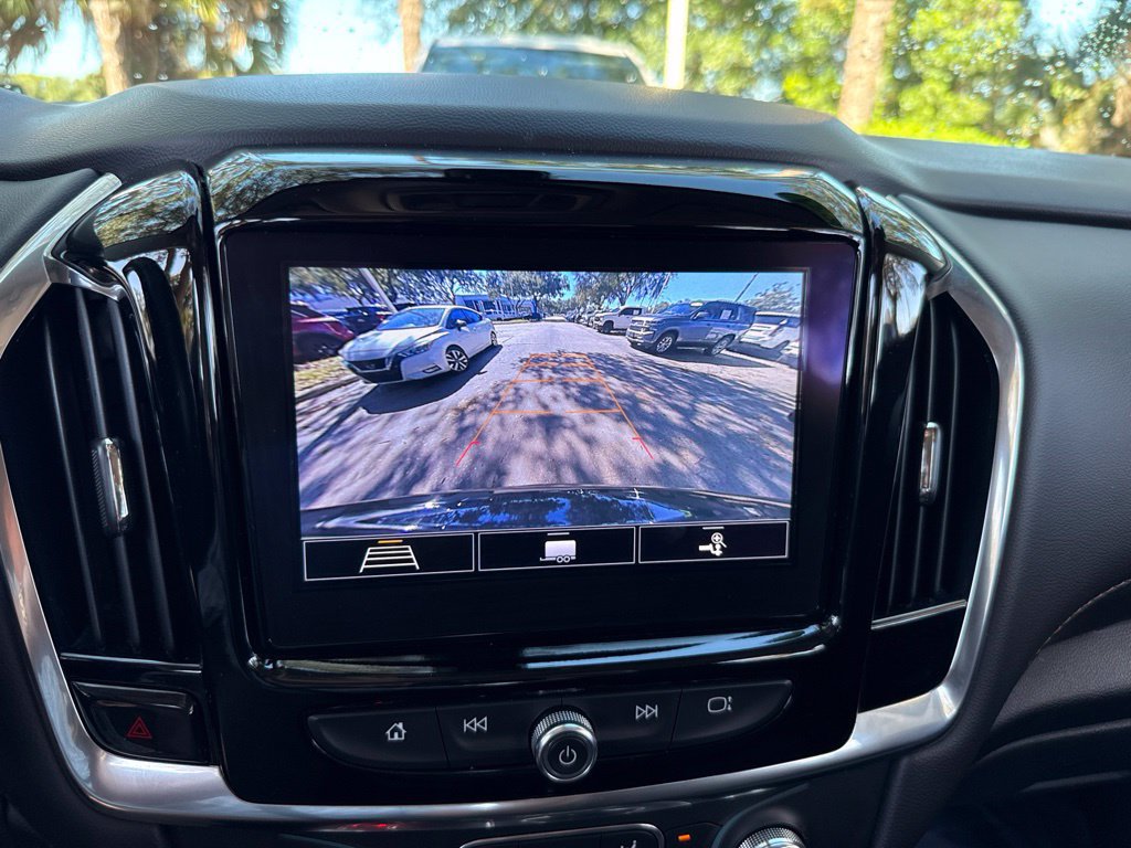 Used 2021 Chevrolet Traverse LT FWD image 25