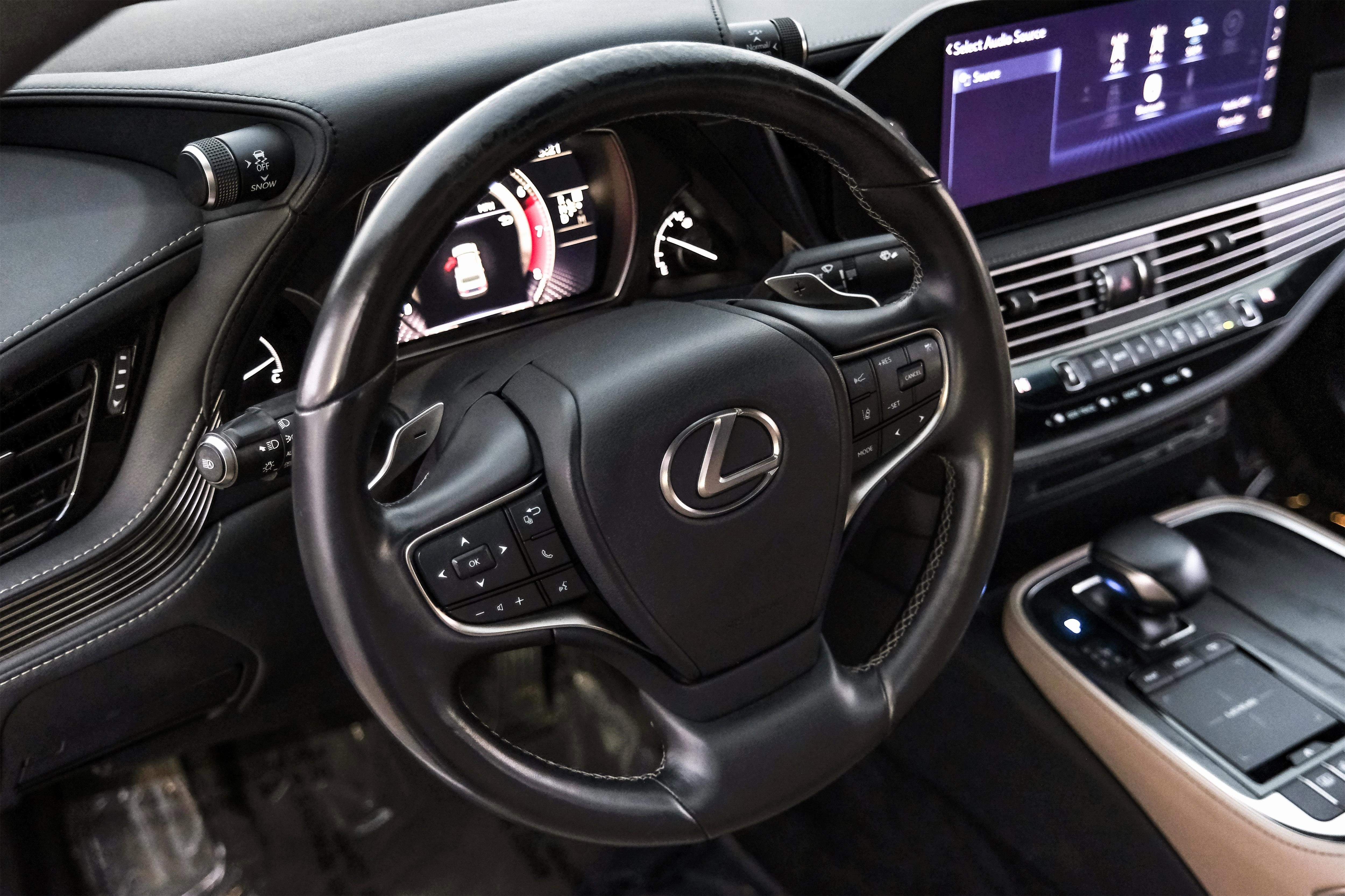 Used 2021 Lexus LS 500 w/ Accessory Package (Z1) image 15