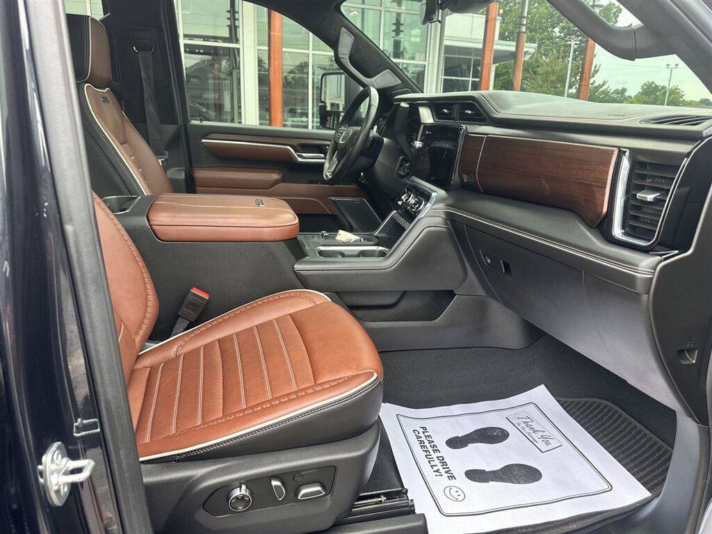 Used 2025 GMC Sierra 3500 Denali Ultimate AWD/4WD image 13