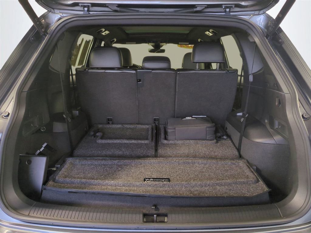 Used 2024 Volkswagen Tiguan SE R-Line image 14