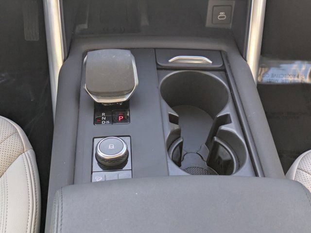 Used 2025 Land Rover Discovery S image 16