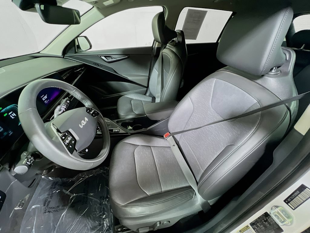 Used 2023 Kia Niro SX Touring FWD image 19