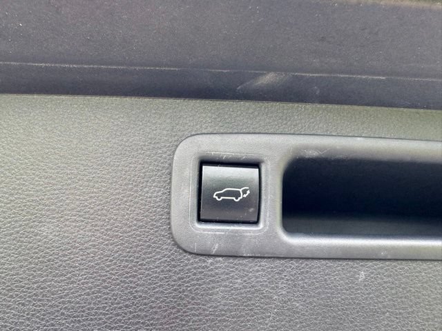 Used 2023 Toyota Highlander XLE AWD/4WD image 10