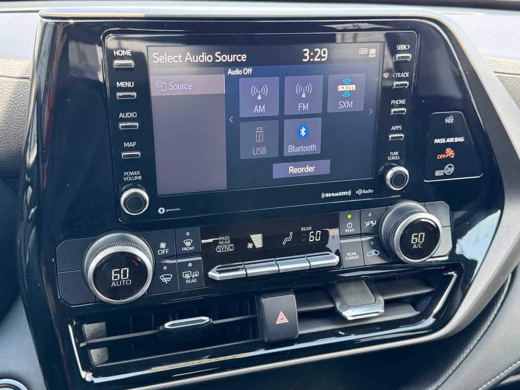 Used 2020 Toyota Highlander LE AWD/4WD image 26
