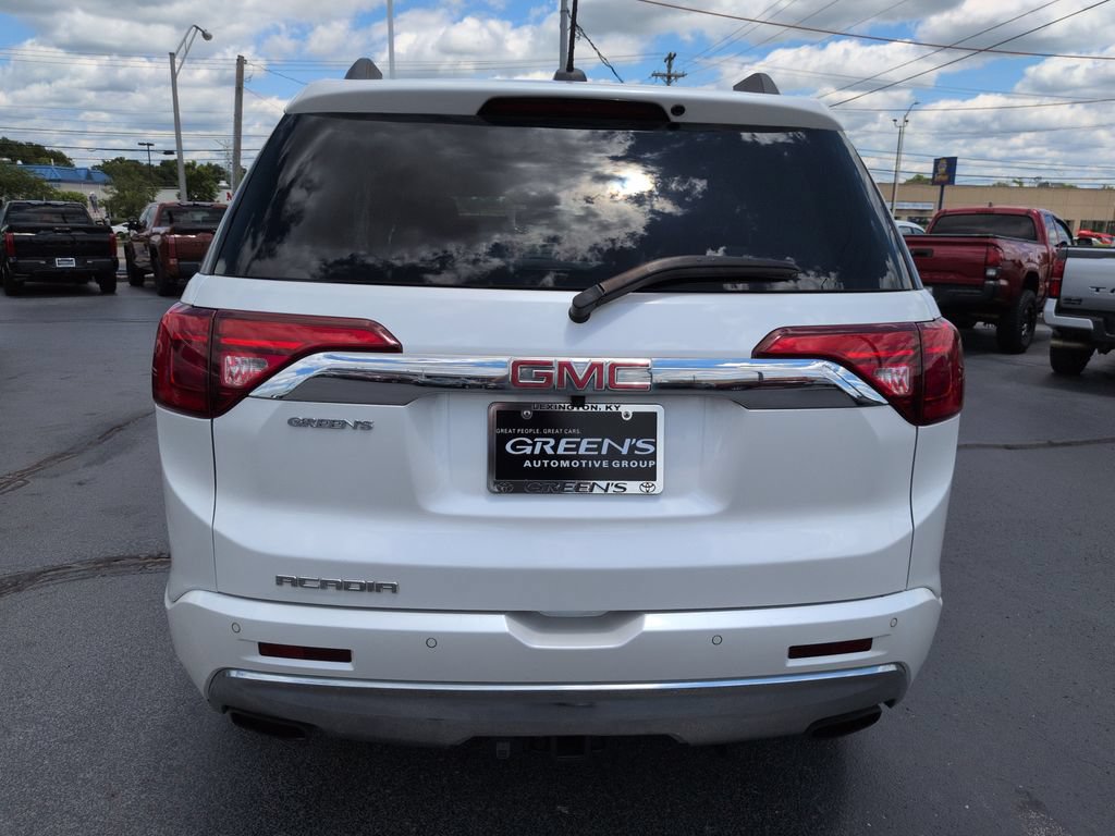 Used 2017 GMC Acadia Denali w/ Technology Package FWD image 4