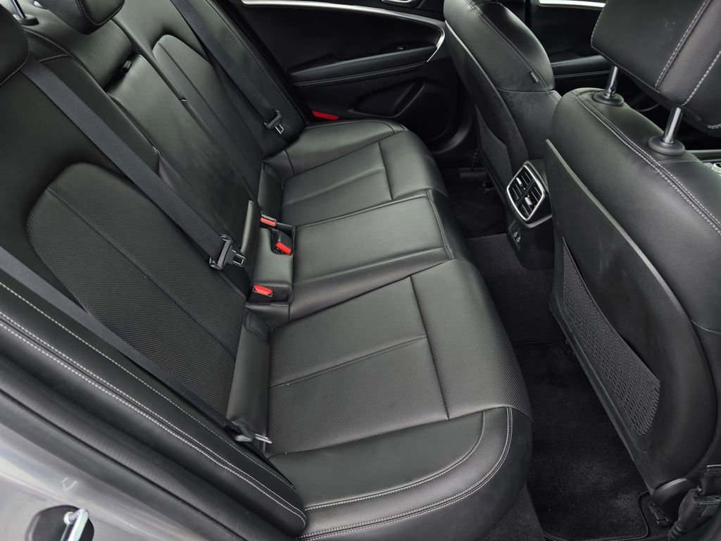 Used 2025 Genesis G70 2.5T RWD image 27