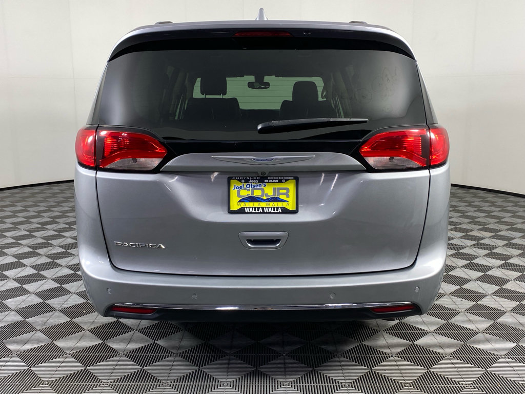 Used 2018 Chrysler Pacifica Touring-L FWD image 6