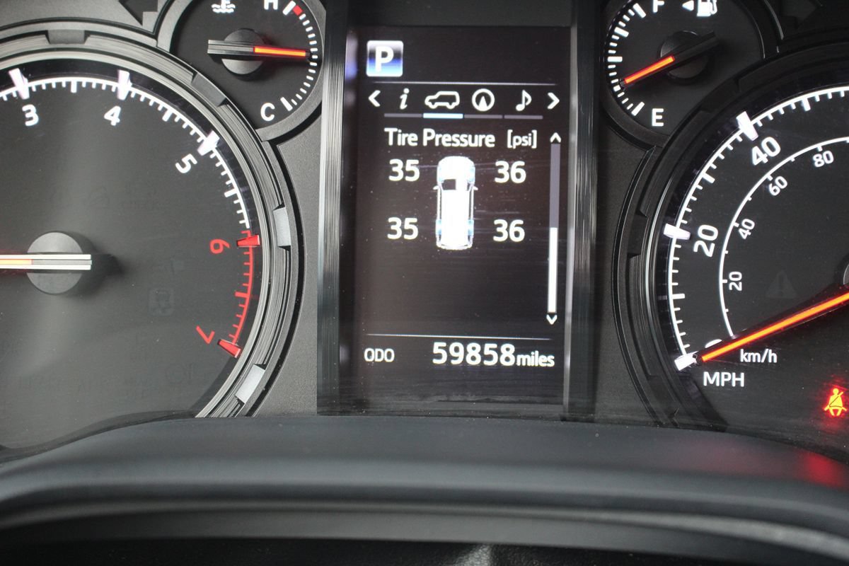 Used 2022 Toyota 4Runner SR5 Premium w/ Moonroof Package AWD/4WD image 23