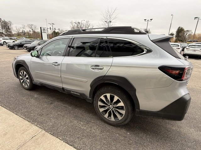Used 2024 Subaru Outback Touring image 3