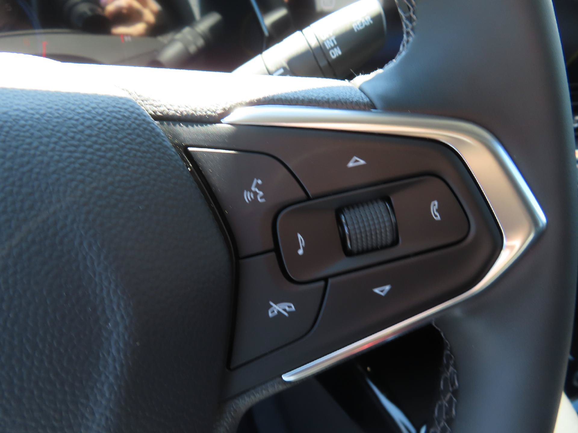 New 2026 Chevrolet Trax ACTIV w/ Driver Confidence Package FWD image 19
