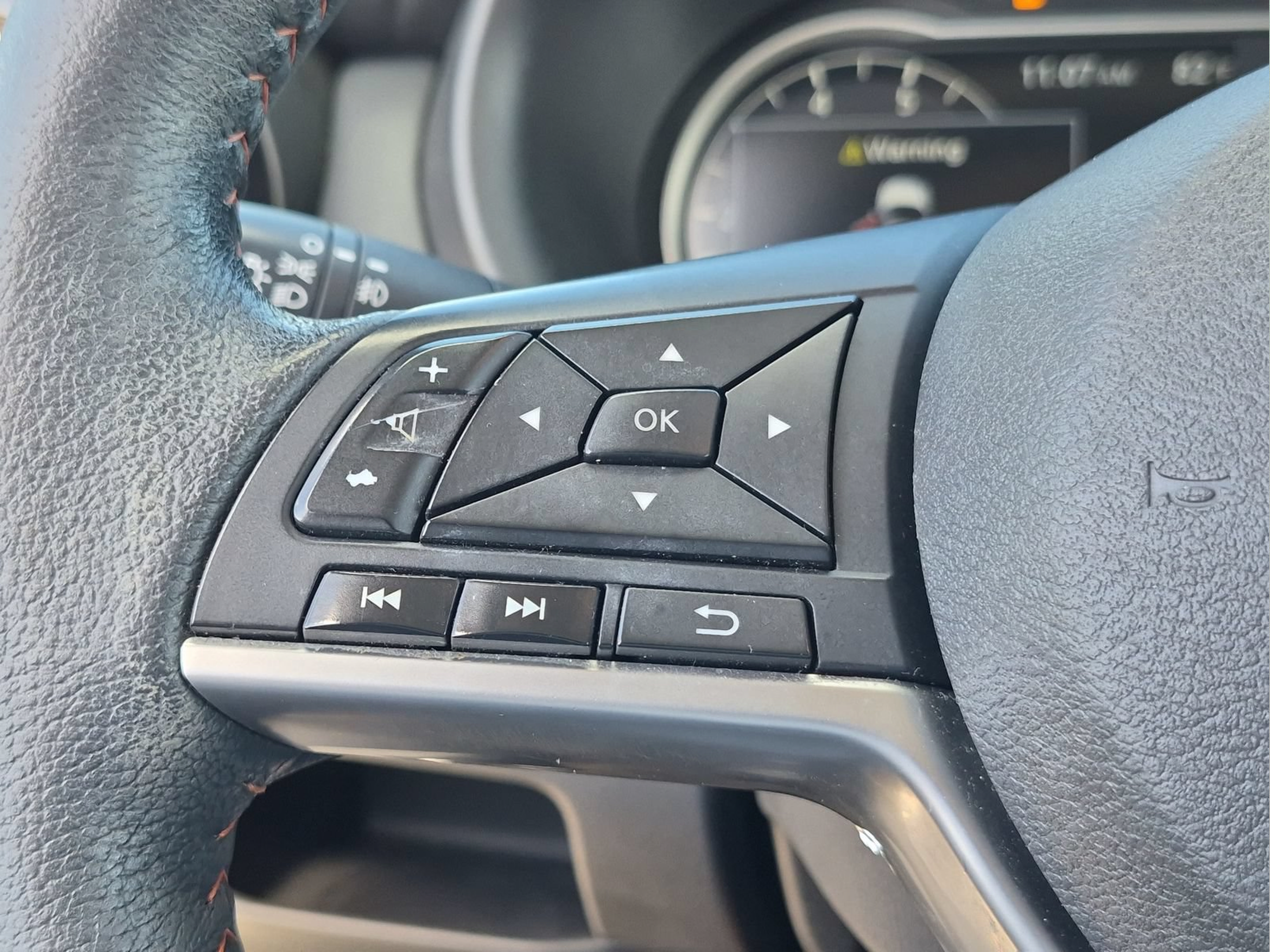 Used 2019 Nissan Kicks SR FWD image 12