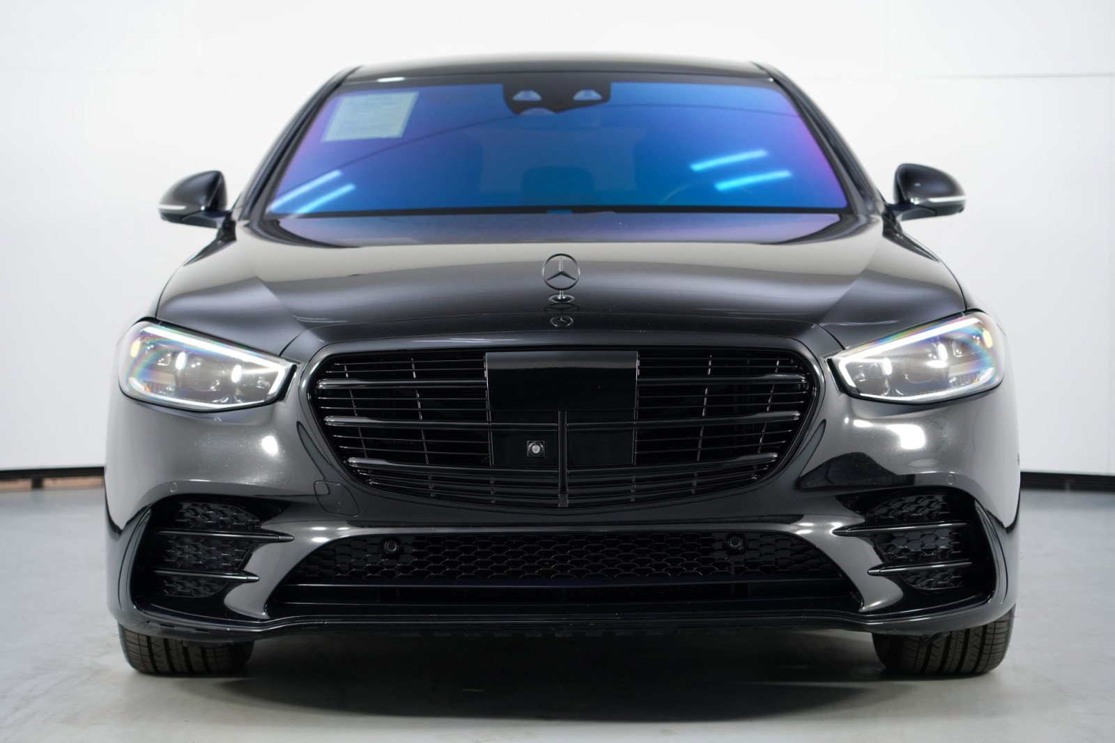 Used 2022 Mercedes-Benz S 500 4MATIC w/ AMG Line Package image 7