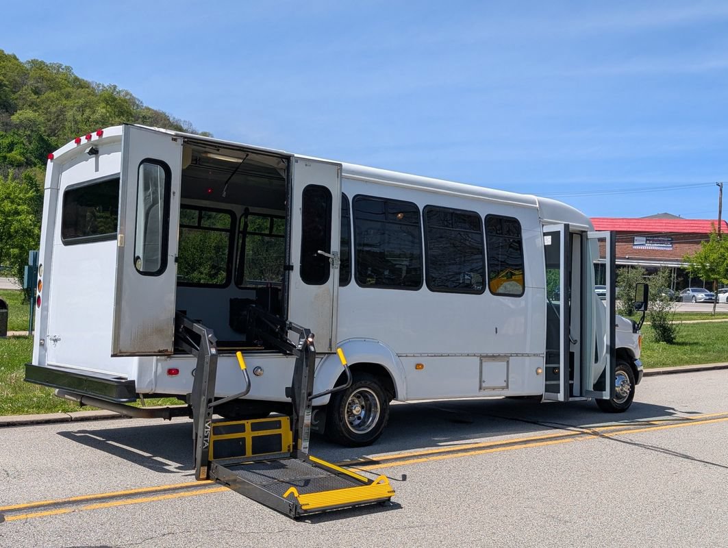 Used 2007 Ford E-450 and Econoline 450 RWD image 8