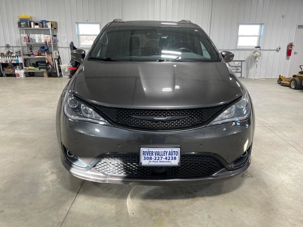Used 2019 Chrysler Pacifica Limited w/ Advanced Safetytec Group image 2