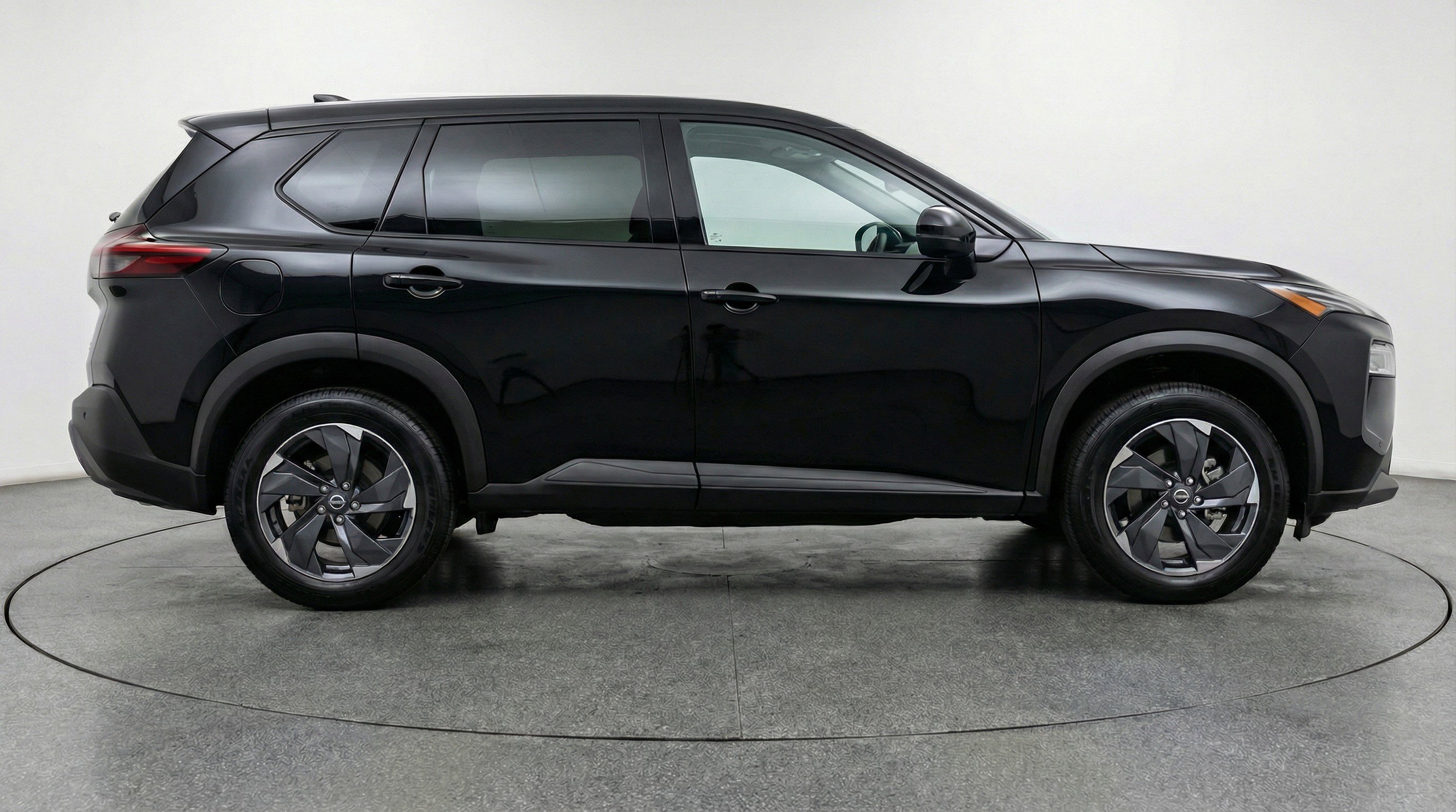 Used 2025 Nissan Rogue SV FWD image 11