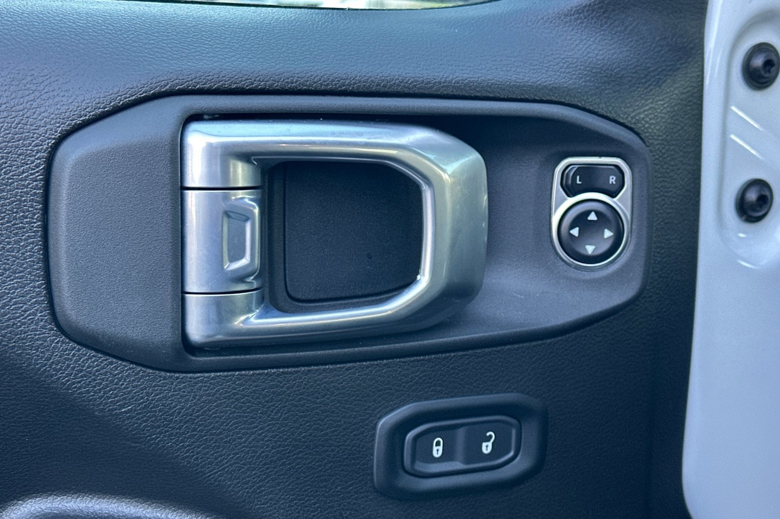 Used 2024 Jeep Gladiator Sport image 12