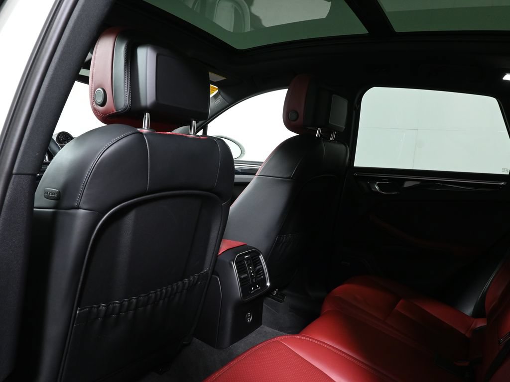 Used 2024 Porsche Macan AWD/4WD image 8