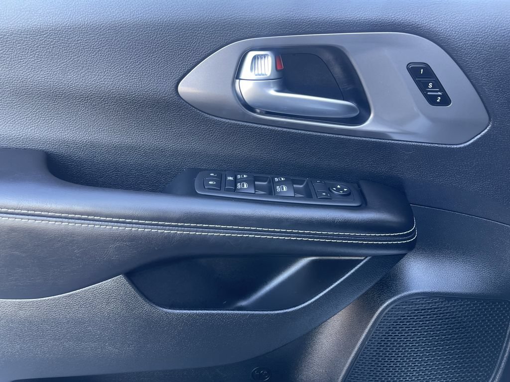 New 2026 Chrysler Pacifica Select FWD image 15
