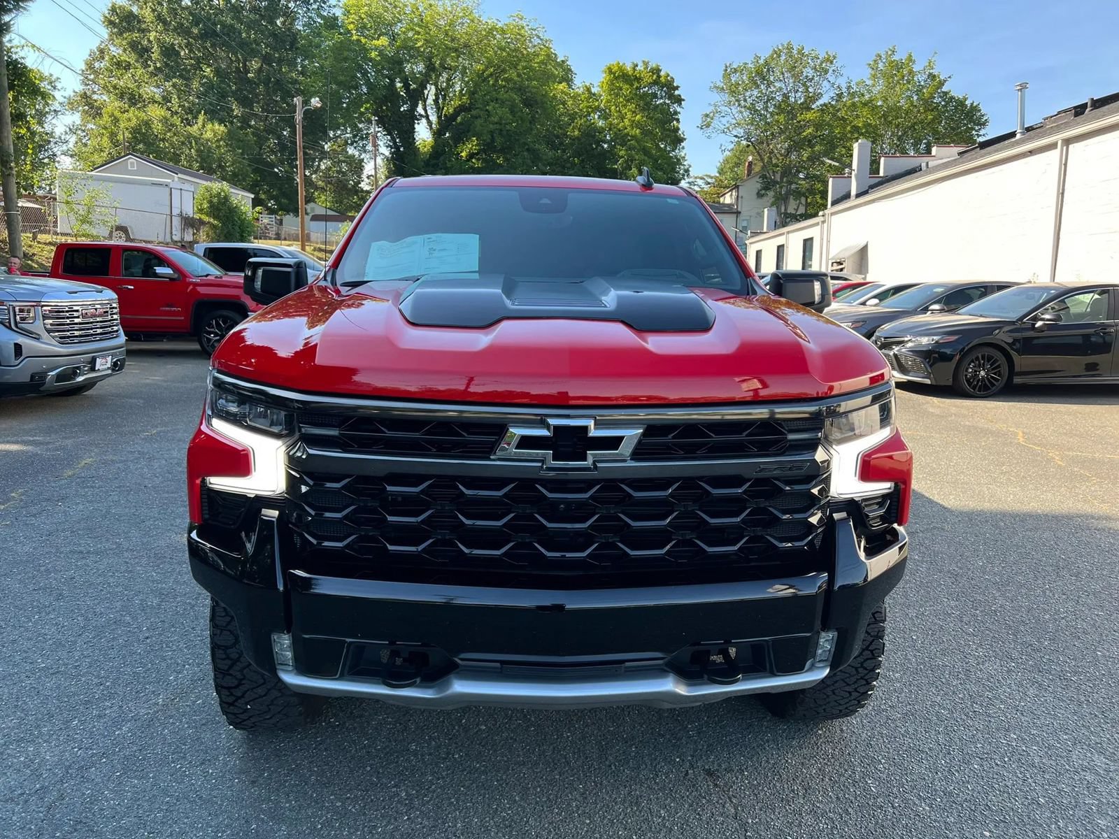 Used 2024 Chevrolet Silverado 1500 ZR2 w/ Technology Package AWD/4WD image 2