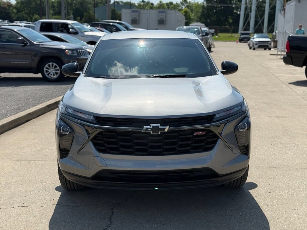 Used 2024 Chevrolet Trax RS w/ Driver Confidence Package FWD image 3