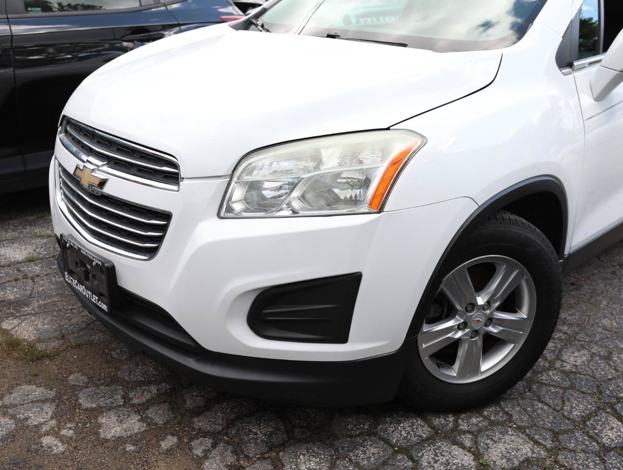 Used 2016 Chevrolet Trax LT w/ LT Convenience Package FWD image 2