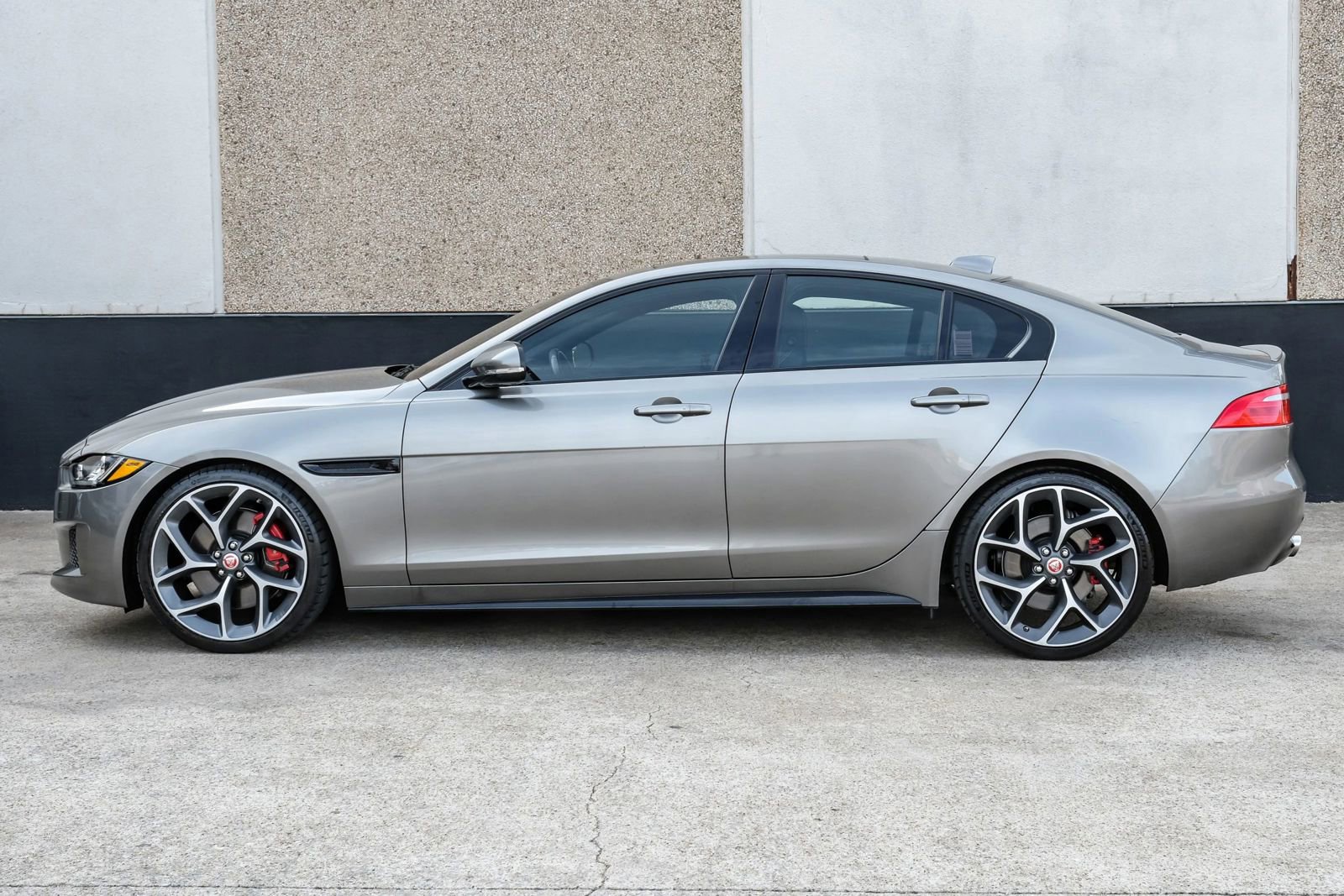 Used 2019 Jaguar XE S image 16