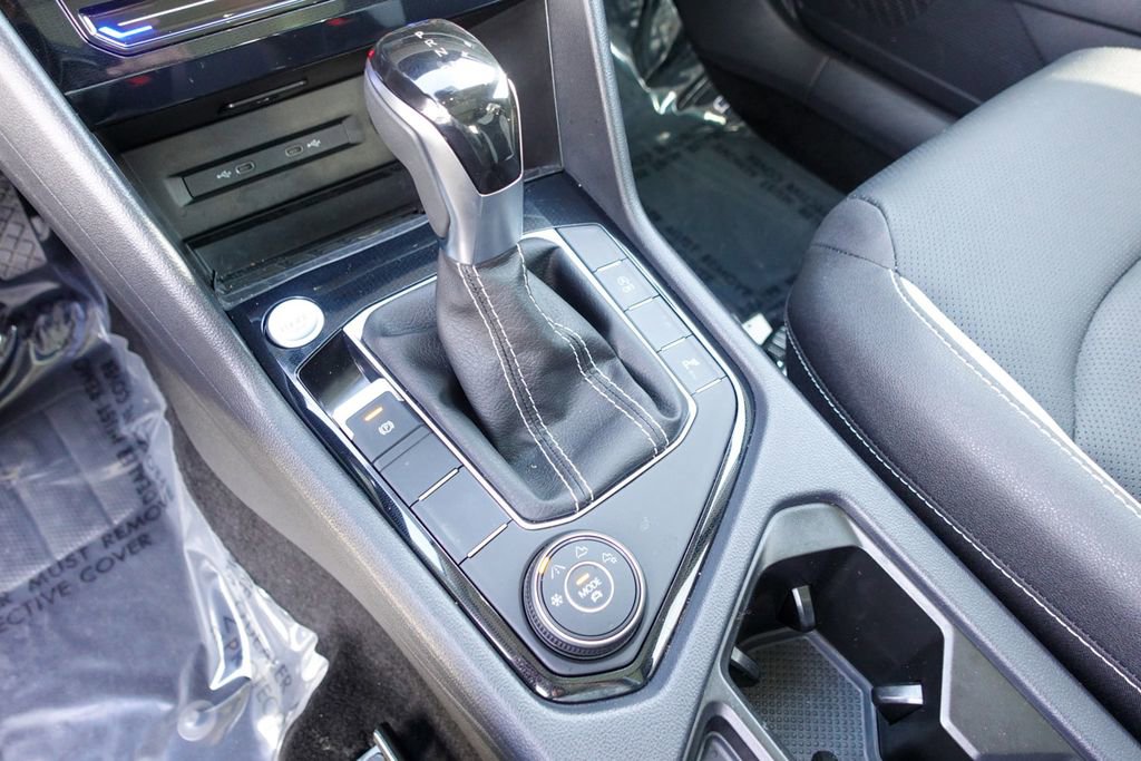 Certified 2025 Volkswagen Taos SEL image 20