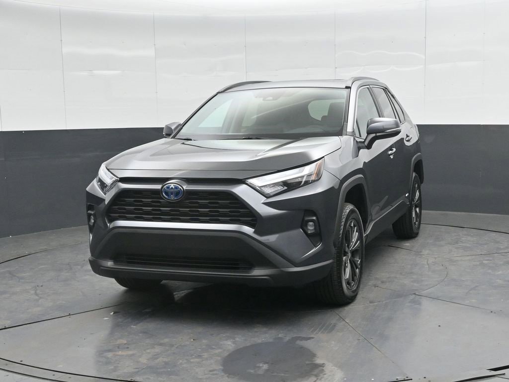 Used 2023 Toyota RAV4 XLE Premium image 6