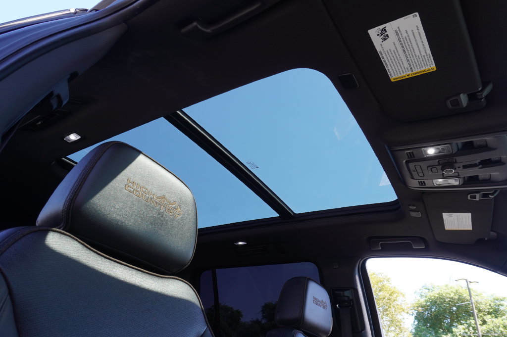 Used 2021 Chevrolet Suburban High Country AWD/4WD image 16