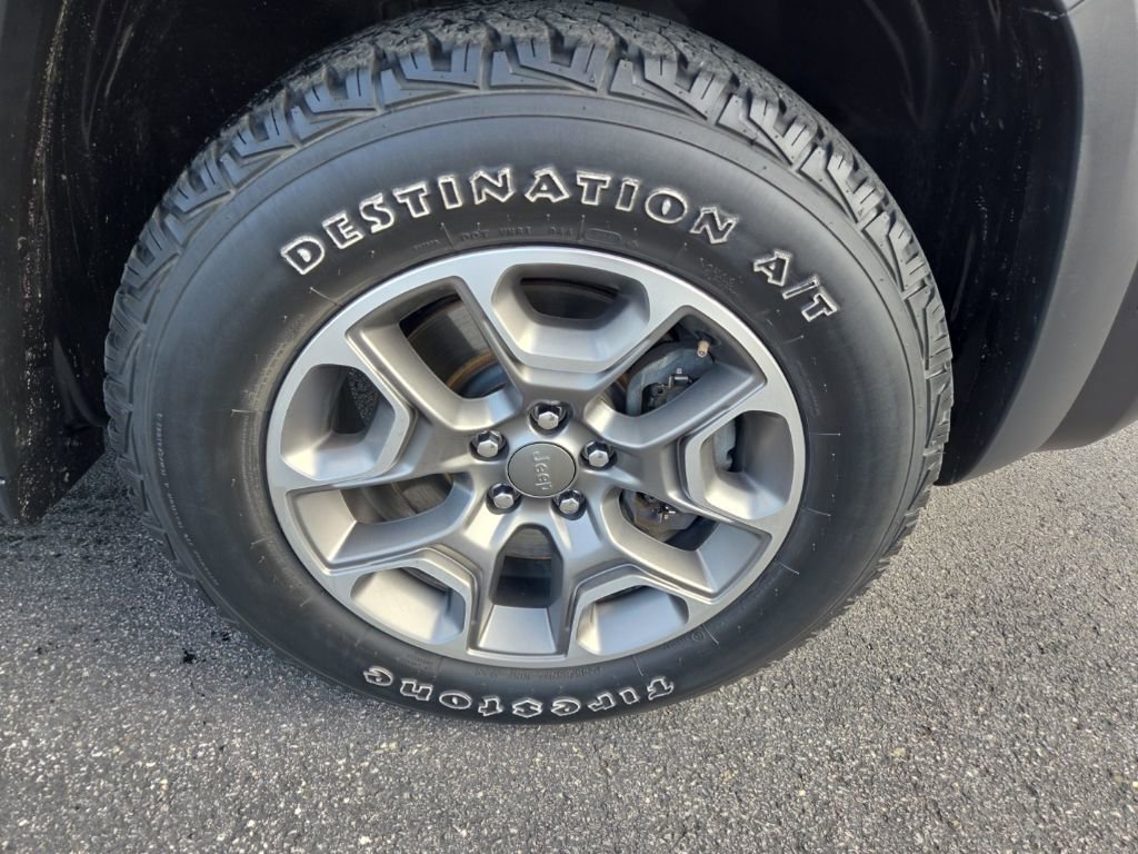 Used 2020 Jeep Cherokee Trailhawk w/ Technology Group image 19