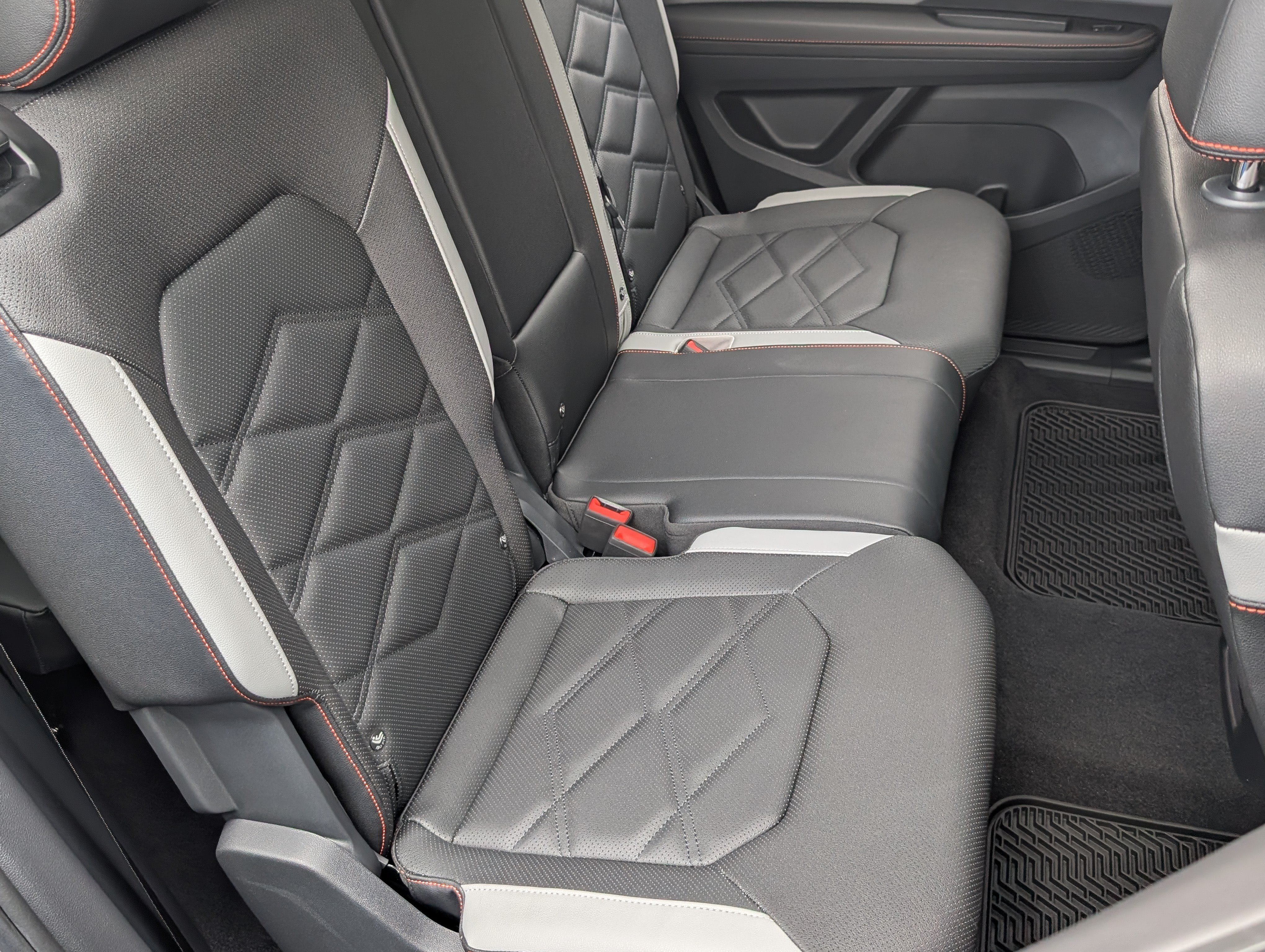 Used 2026 Volkswagen Atlas Peak Edition AWD/4WD image 24