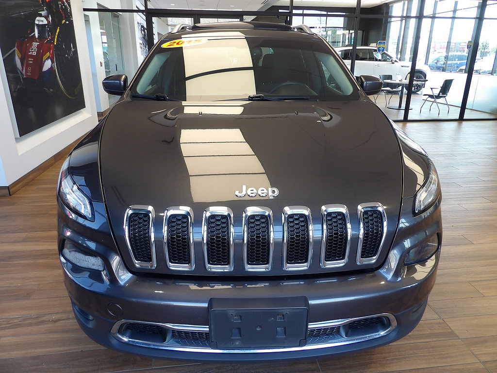Used 2015 Jeep Cherokee Latitude w/ Comfort/Convenience Group AWD/4WD image 2