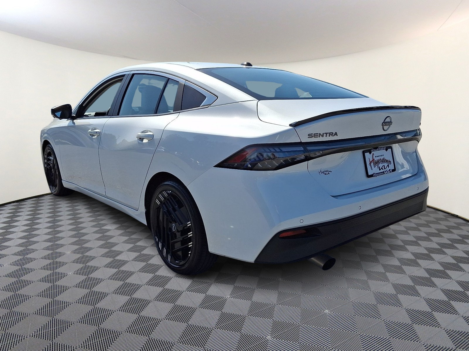 Used 2026 Nissan Sentra SL w/ Floor Mat Package FWD image 4