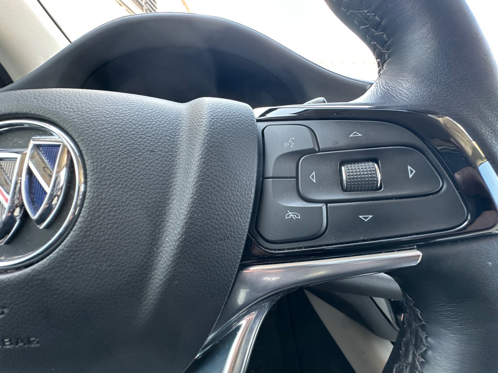 Used 2024 Buick Enclave Avenir w/ Avenir Technology Package image 29