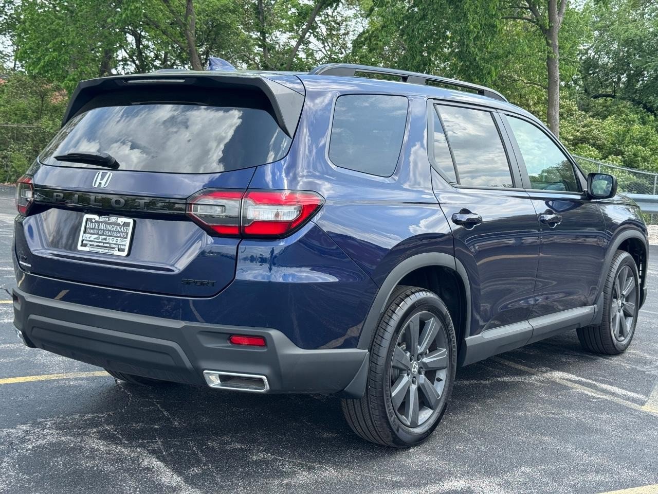Certified 2025 Honda Pilot Sport image 4