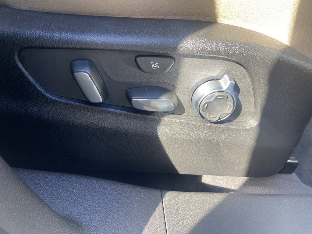 Certified 2025 Cadillac XT4 Premium Luxury image 18