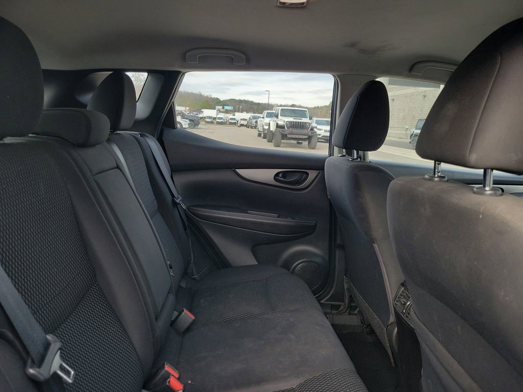 Used 2022 Nissan Rogue Sport S image 33