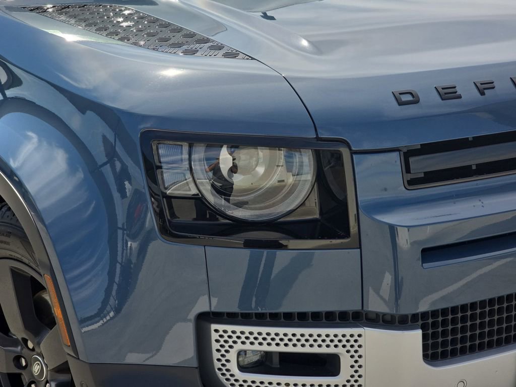 Used 2025 Land Rover Defender 110 S image 32