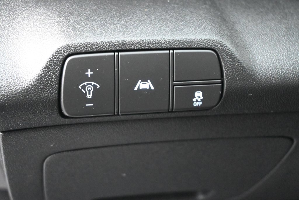 Used 2022 Hyundai Elantra Limited FWD image 6